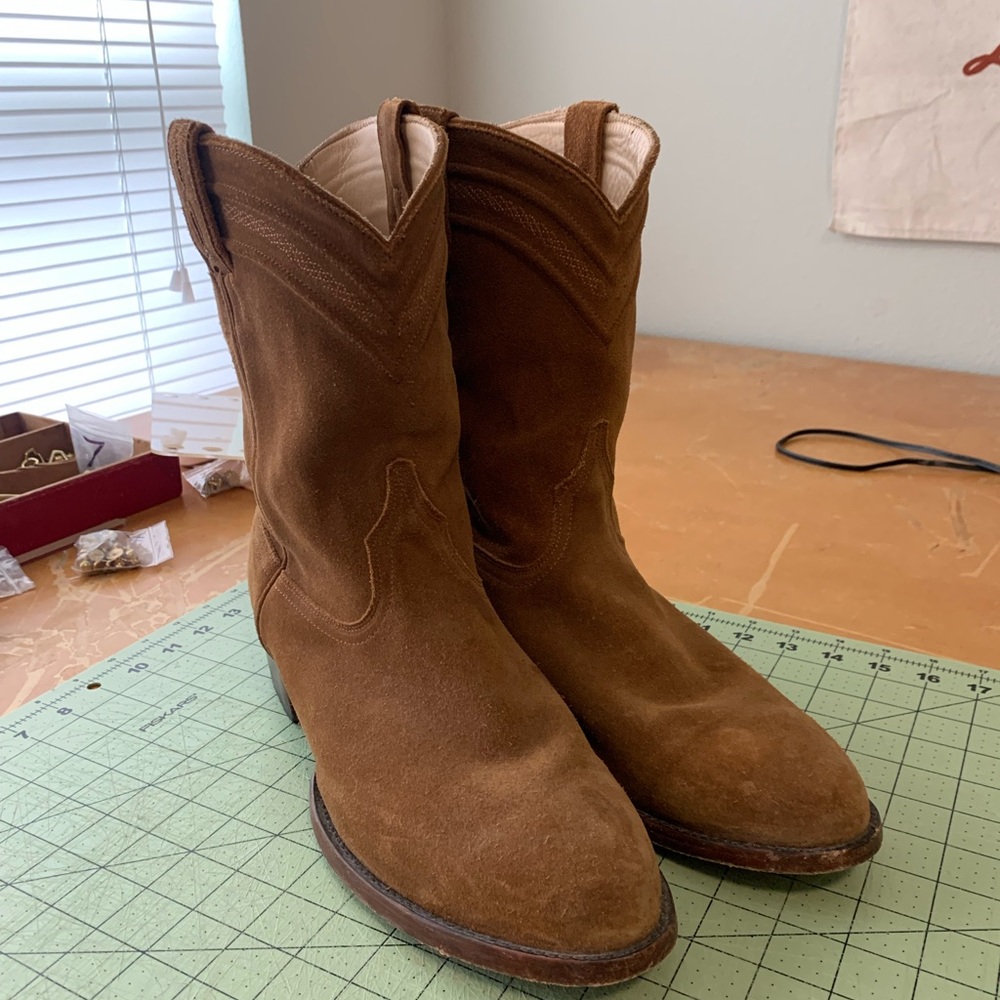JRC & Sons Men's Todd Water-Resistant Suede Round Toe Roper Boot in Tan Size 13D